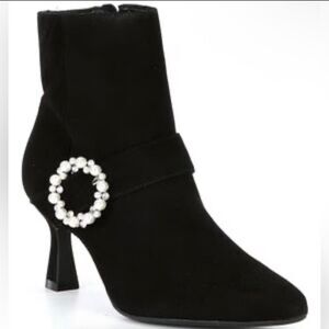 NIB Alex Marie Marilyn Suede Pearl Buckle Booties